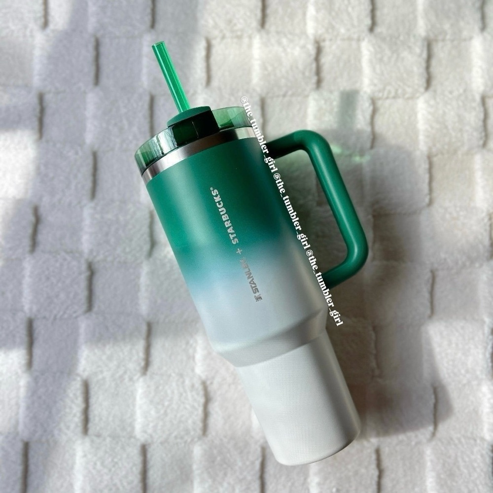 Starbucks x Stanley 2025 Taiwan Gradient Green Quencher FlowState Tumbler 40oz